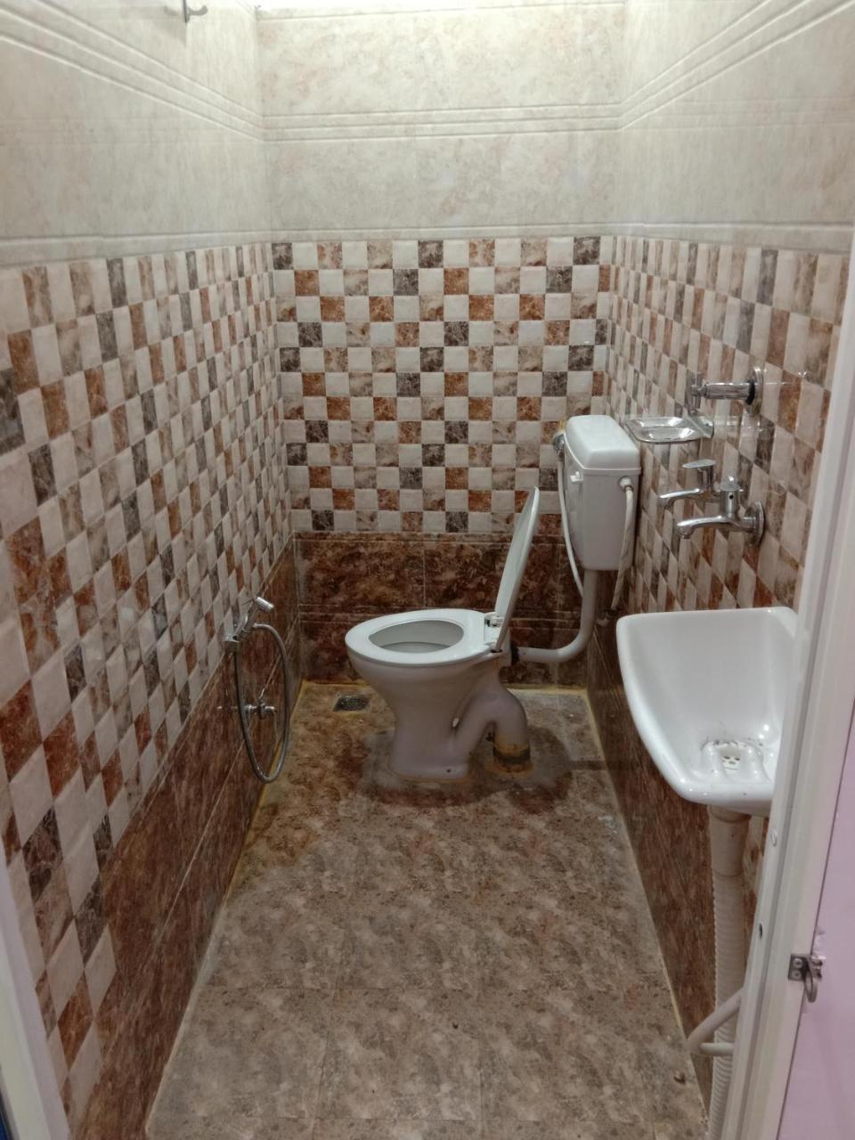 אויאיין Shanti Guest House מראה חיצוני תמונה